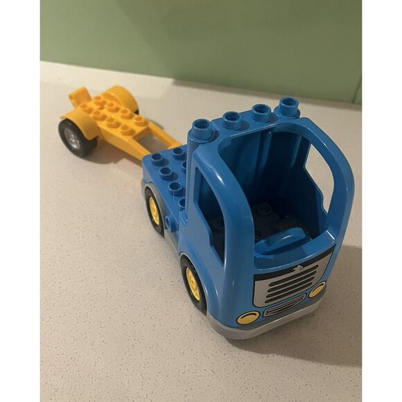 Lego Duplo Blue Truck Cab Flat Bed Toy Vehicle Grey Base Hitch Semi Replacement - Picture 1 of 3